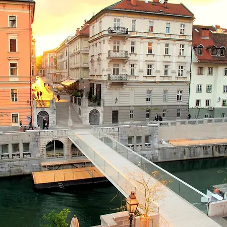 Riverbank Studio Apartament *
