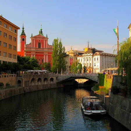 Riverbank Studio Apartman Ljubljana